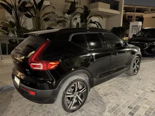 فولفو XC 40 2022 أبيض مستعملة للبيع