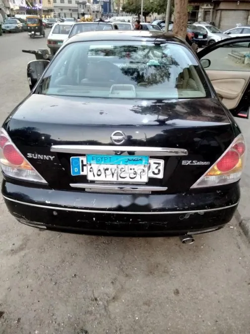 نيسان صنى 2011 أسود مستعملة للبيع - 1