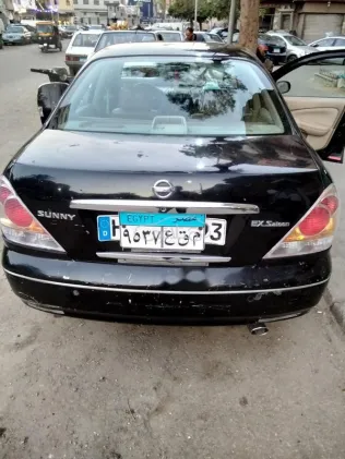 نيسان صنى 2011 أسود مستعملة للبيع