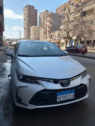 تويوتا كورولا 2022 أبيض مستعملة للبيع