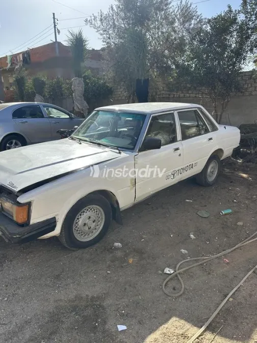 تويوتا كرسيدا 1982 أبيض مستعملة للبيع - 1