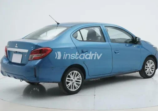 ميتسوبيشي اتراج 2023 أزرق غامق مستعملة للبيع - 1