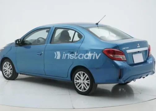 ميتسوبيشي اتراج 2023 أزرق غامق مستعملة للبيع - 2