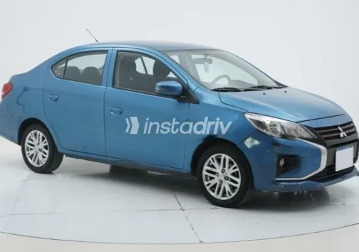 ميتسوبيشي اتراج 2023 أزرق غامق مستعملة للبيع - 4