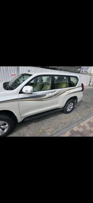 تويوتا برادو 2023 أبيض مستعملة للبيع