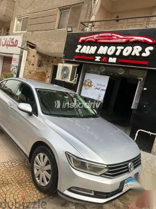 فولكس فاغن باسات 2017 فضي مستعملة للبيع - 1