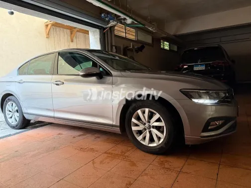 فولكس فاغن باسات 2022 أبيض مستعملة للبيع - 2