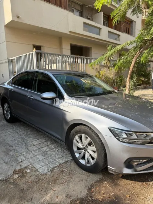 فولكس فاغن باسات 2022 أبيض مستعملة للبيع - 5