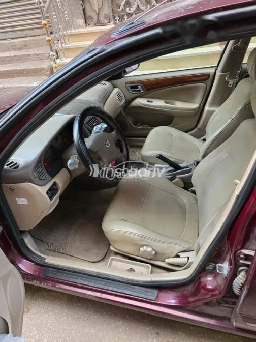 نيسان صنى 2010 أحمر غامق مستعملة للبيع - 7