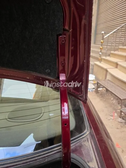 نيسان صنى 2010 أحمر غامق مستعملة للبيع - 8