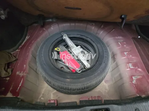 نيسان صنى 2010 أحمر غامق مستعملة للبيع - 10