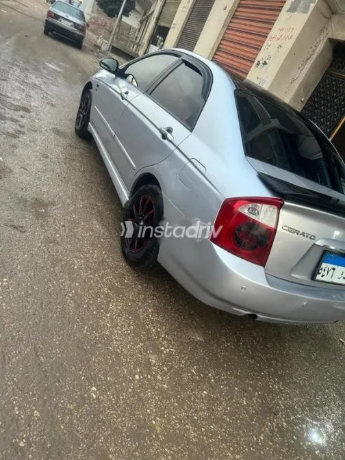 كيا سيراتو 2005 أبيض مستعملة للبيع - 3