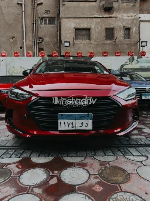 هيونداي إلنترا 2019 أحمر مستعملة للبيع - 1