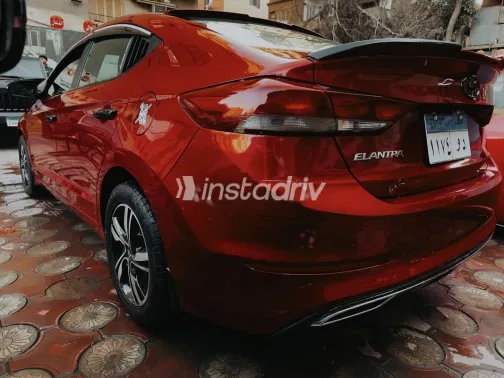 هيونداي إلنترا 2019 أحمر مستعملة للبيع - 4