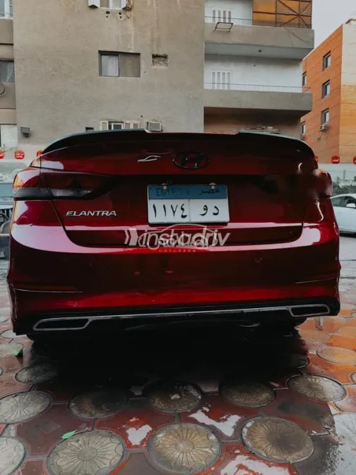 هيونداي إلنترا 2019 أحمر مستعملة للبيع - 5