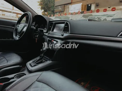 هيونداي إلنترا 2019 أحمر مستعملة للبيع - 7