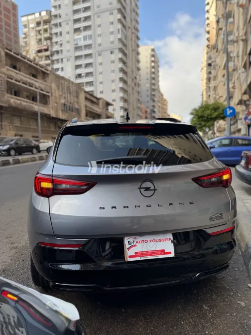 اوبل جراند لاند 2025 أبيض مستعملة للبيع - 1