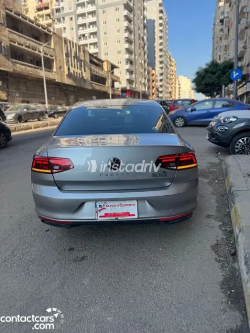 Volkswagen Passat 2022 White Used for Sale - 2