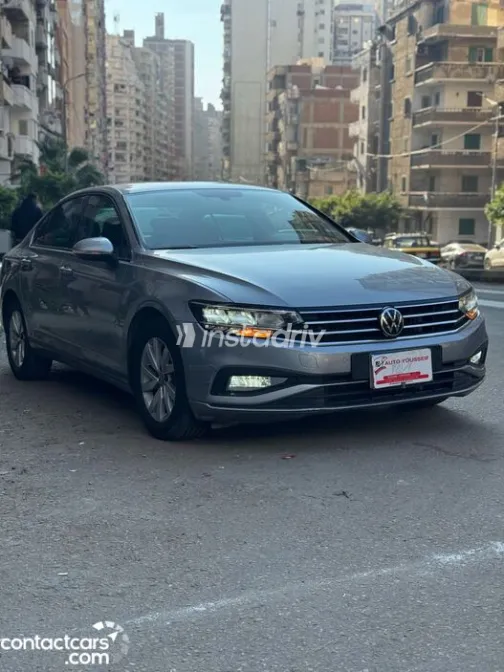 Volkswagen Passat 2022 White Used for Sale - 10