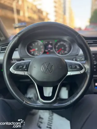 فولكس فاغن باسات 2022 أبيض مستعملة للبيع