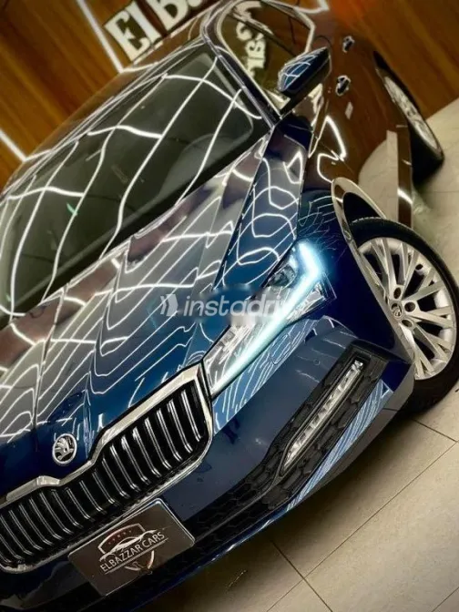 سكودا سوبيرب 2022 أزرق غامق مستعملة للبيع - 4