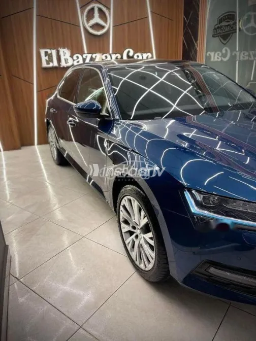 سكودا سوبيرب 2022 أزرق غامق مستعملة للبيع - 6