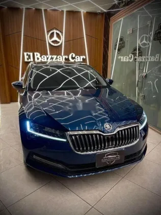 سكودا سوبيرب 2022 أزرق غامق مستعملة للبيع