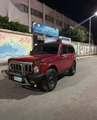 لادا نيفا 1985 أحمر مستعملة للبيع