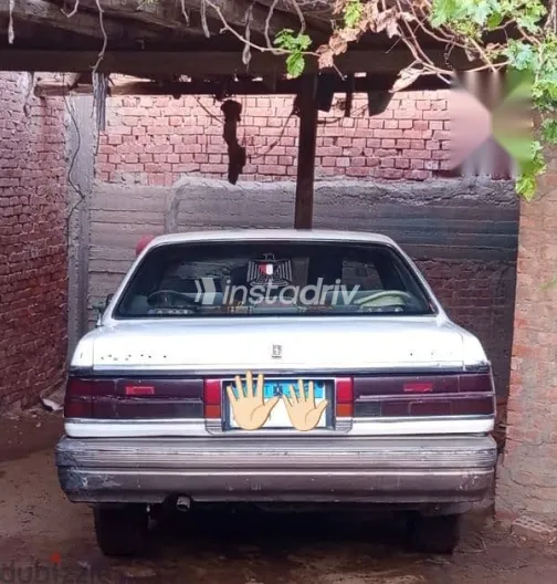 مازدا 929 1990 أبيض مستعملة للبيع - 4