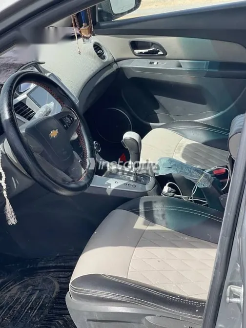 Chevrolet Cruze 2010 Silver Used for Sale - 6