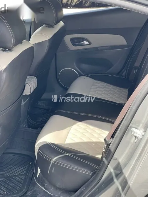 Chevrolet Cruze 2010 Silver Used for Sale - 7