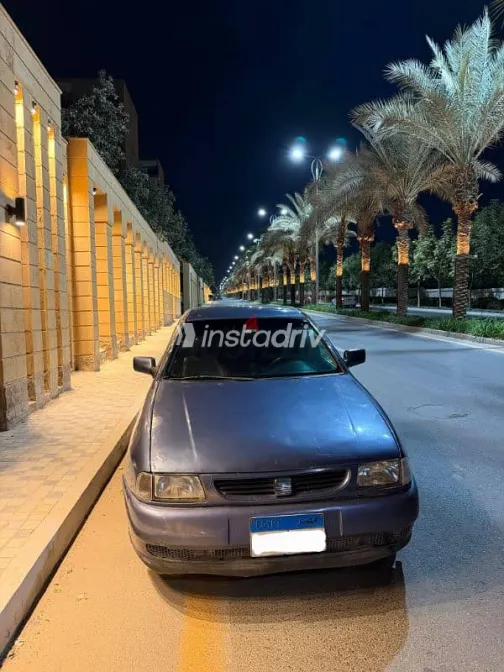 سيات ابيزا 1994 أزرق غامق مستعملة للبيع - 1