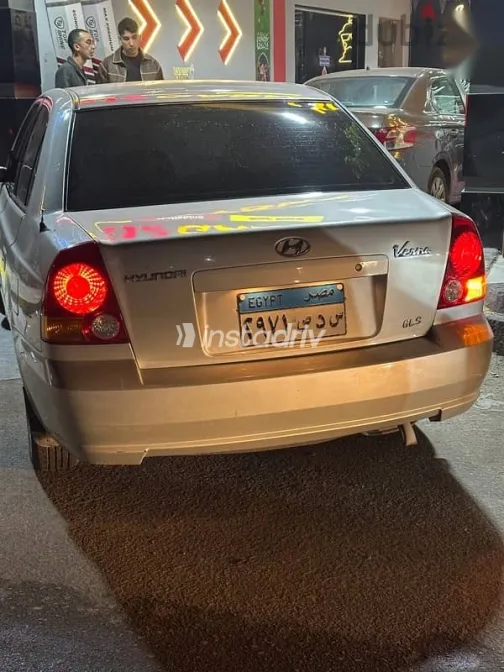 هيونداي فيرنا 2007 فضي مستعملة للبيع - 7