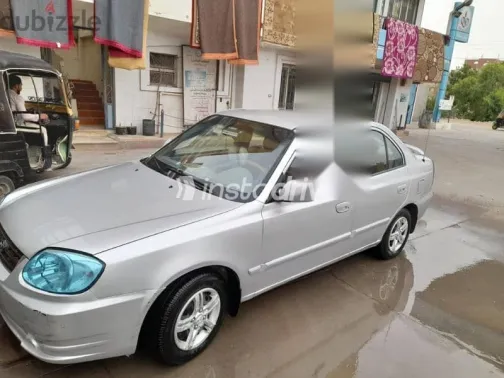 هيونداي فيرنا 2011 فضي مستعملة للبيع - 1