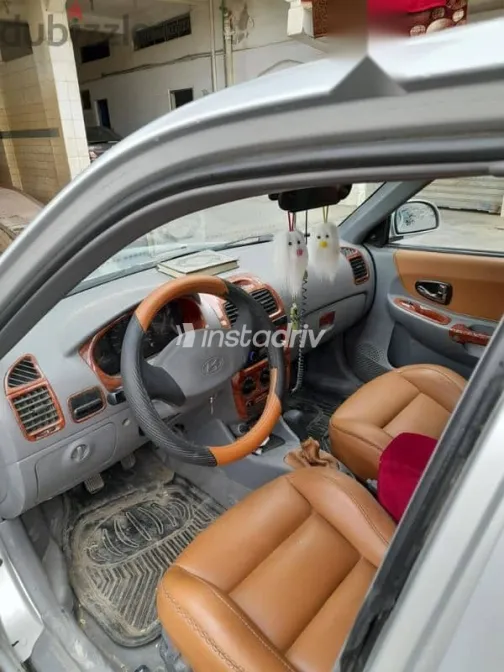 هيونداي فيرنا 2011 فضي مستعملة للبيع - 2