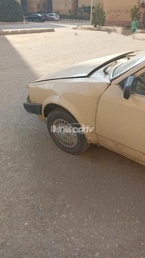 مازدا 323 1982 بيج مستعملة للبيع - 5