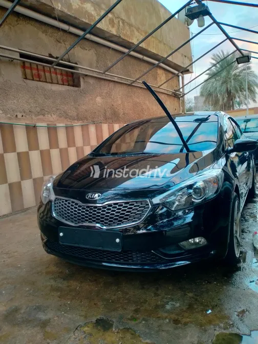 كيا K3 2013 أبيض مستعملة للبيع - 1