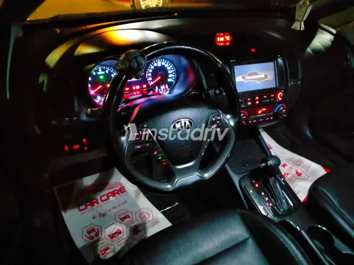 كيا K3 2013 أبيض مستعملة للبيع - 2