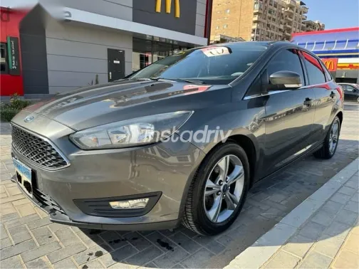 فورد فوكس 2017 رمادي مستعملة للبيع - 1