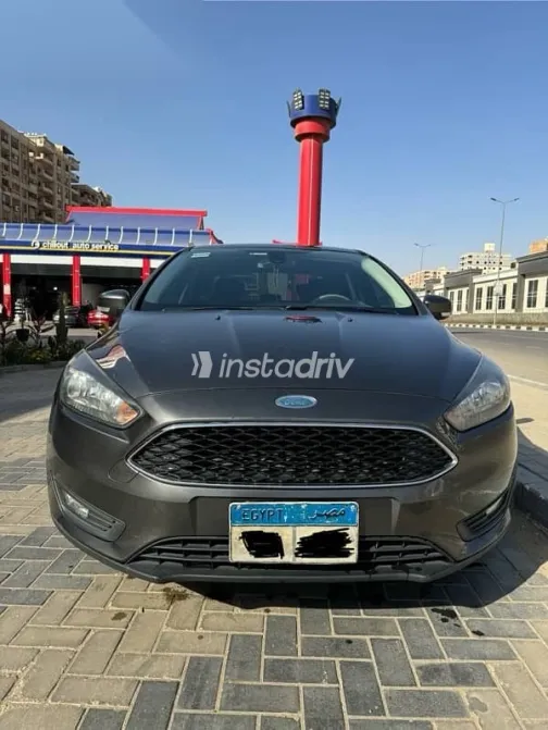 فورد فوكس 2017 رمادي مستعملة للبيع - 2