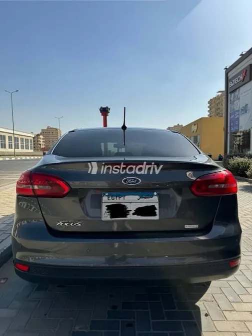 فورد فوكس 2017 رمادي مستعملة للبيع - 3