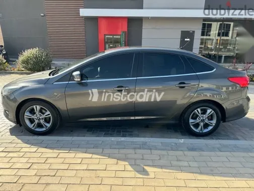 فورد فوكس 2017 رمادي مستعملة للبيع - 6