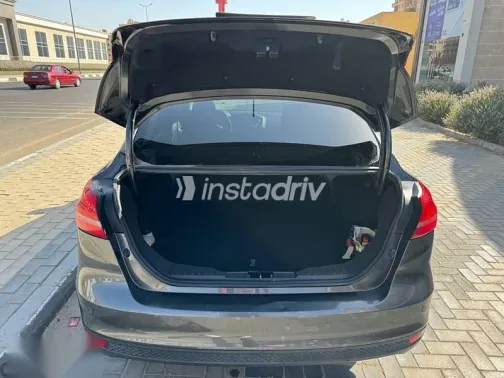 فورد فوكس 2017 رمادي مستعملة للبيع - 8