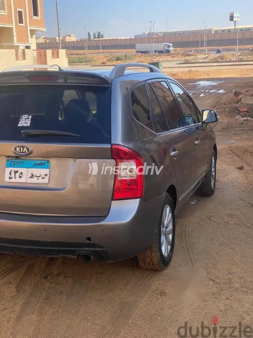 كيا كارينز 2012 فضي مستعملة للبيع - 1