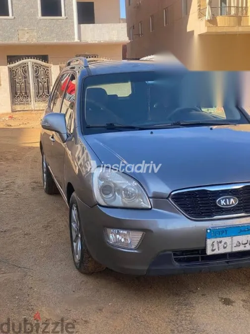 كيا كارينز 2012 فضي مستعملة للبيع - 5