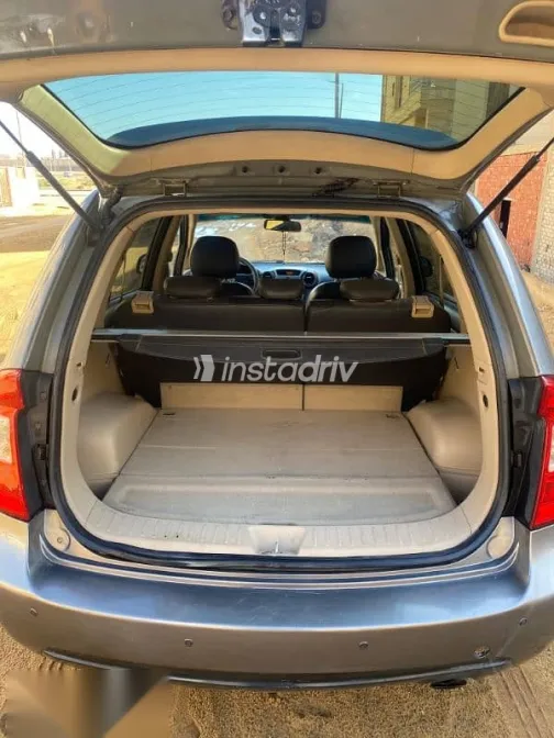 كيا كارينز 2012 فضي مستعملة للبيع - 9