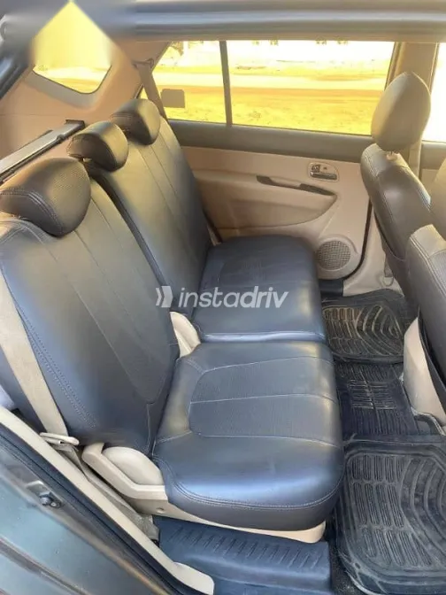 كيا كارينز 2012 فضي مستعملة للبيع - 10