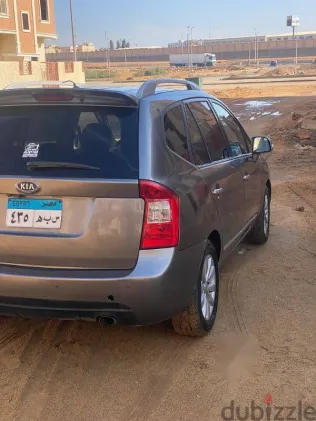 كيا كارينز 2012 فضي مستعملة للبيع