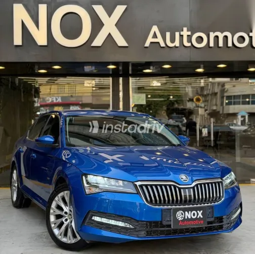 سكودا سوبيرب 2023 أزرق غامق مستعملة للبيع - 1