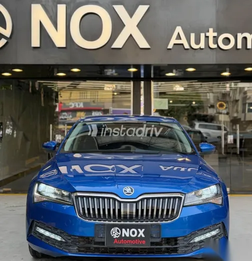 سكودا سوبيرب 2023 أزرق غامق مستعملة للبيع - 2